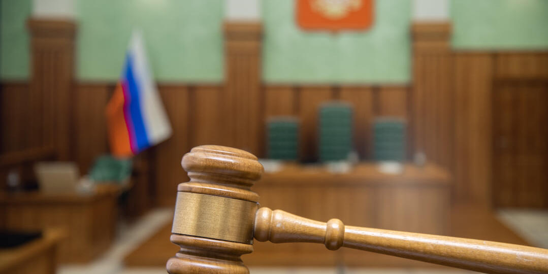 Скромному чиновнику каждая должность приносила десятки объектов недвижимости, машин и теневые миллиарды