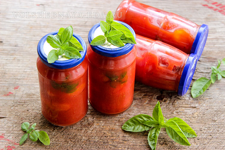 Помидоры в собственном соку с базиликом
