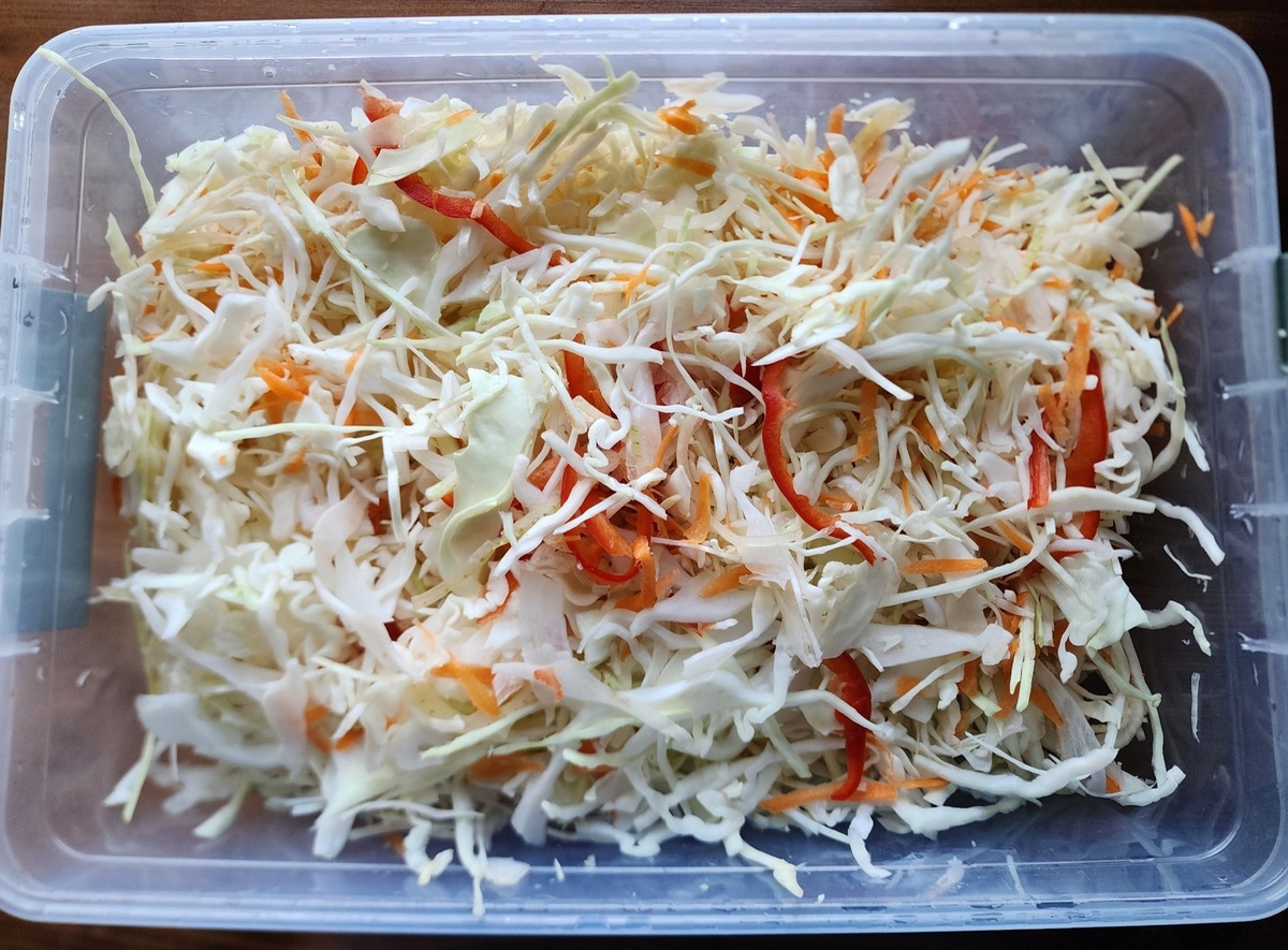 Овощи шинкуем и перемешиваем!