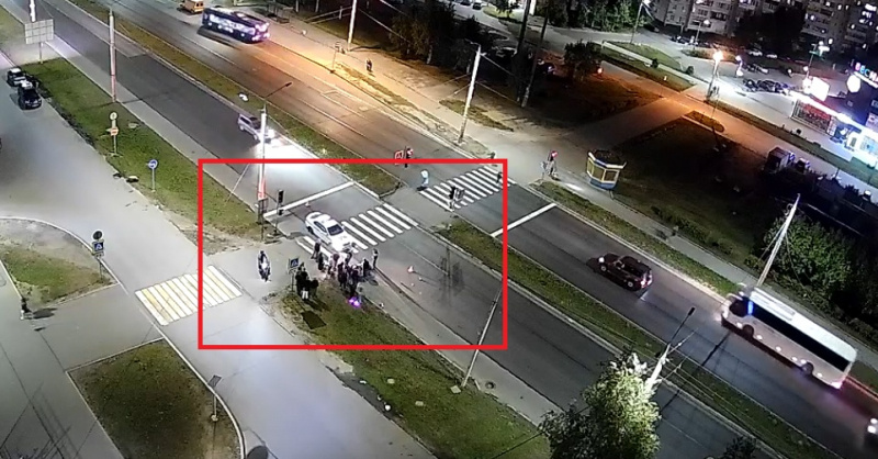    Автомобиль снес пенсионера на пешеходном переходе в Петрозаводскескрин видео