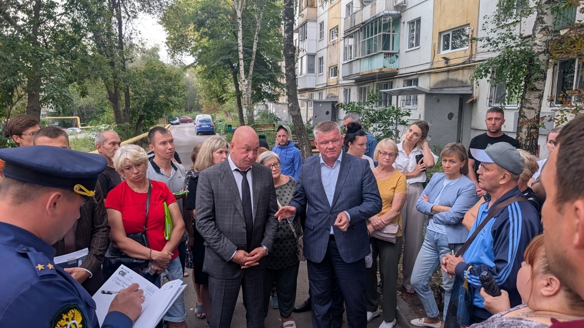    Исаев встретился с жильцами пострадавших от БПЛА домов на БрянскойНовости Саратова и области – Сетевое издание «Репортер64»