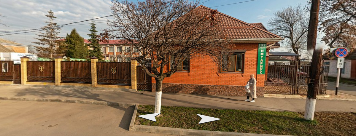 Двухэтажное здание за нотариальной конторой - это бывшее здание нашего отдела налоговой полиции