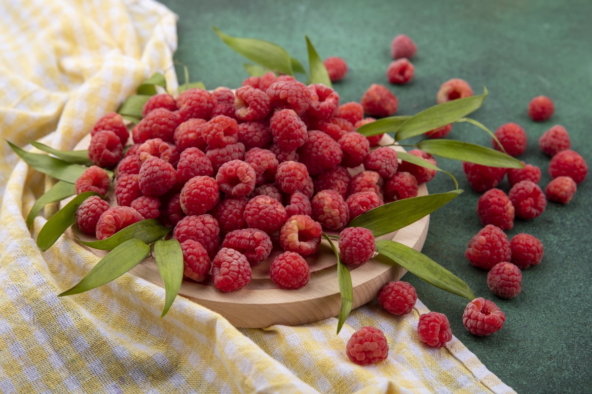     Познавательные факты о малине: что она на самом деле представляет собой и как эта ягода причастна к названиям островов