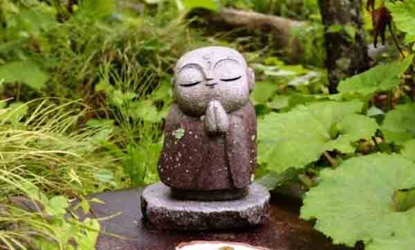 Садовый дзидзо. Фото из открытых источников.