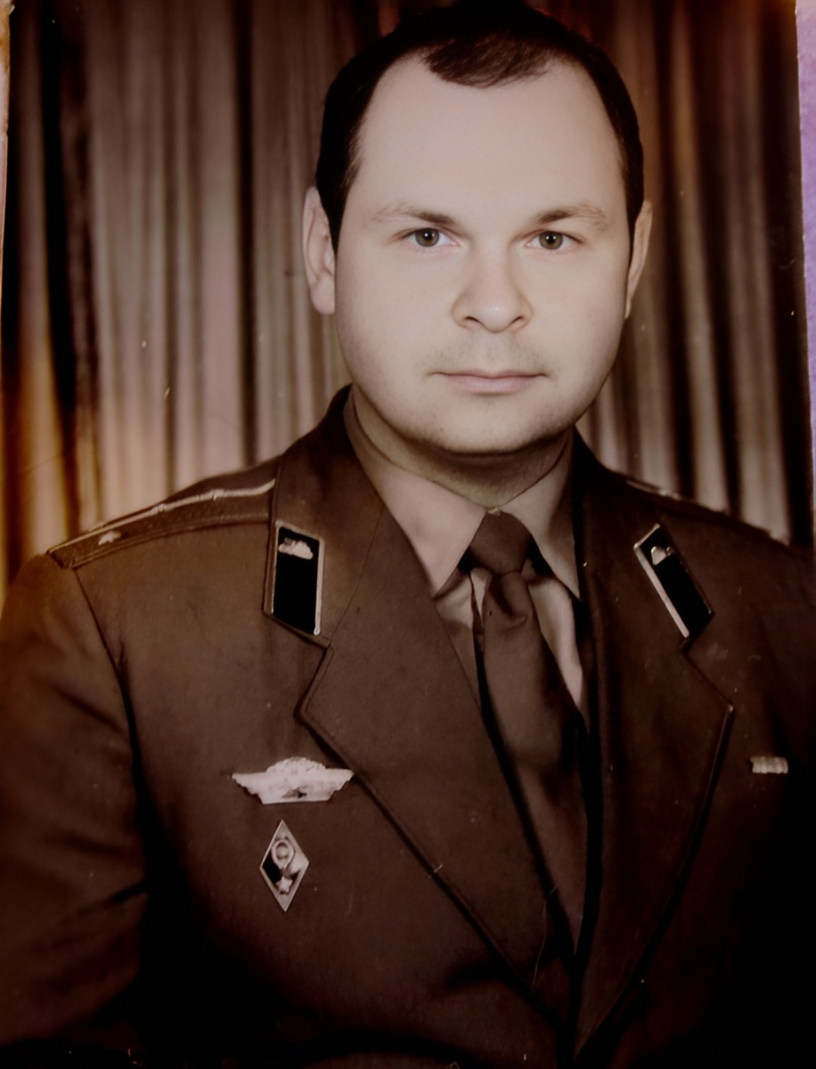 Наследник Александр: А это я ,в том далёком времени с ленточкой медали на груди "За Победу над Японией...".