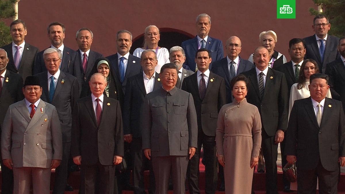    Путин кратко побеседовал с лидерами КНР и КНДР по пути на парад в Пекине