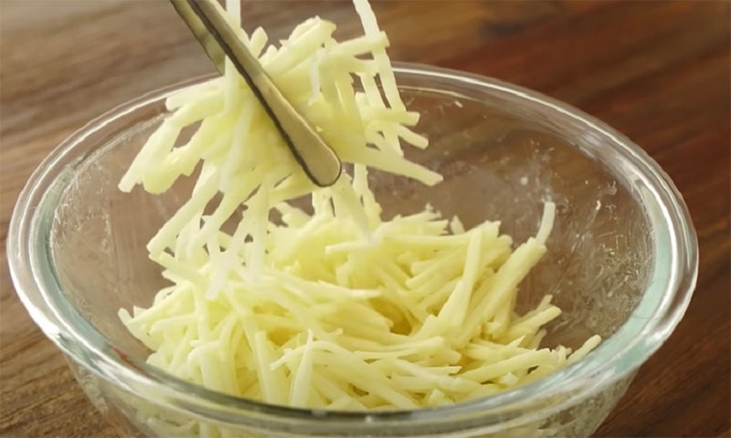 Яйца и 2 картофелины: быстрый и вкусный завтрак или ужин за 10 минут