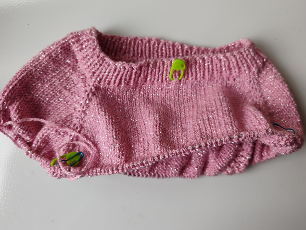 один из свитерков