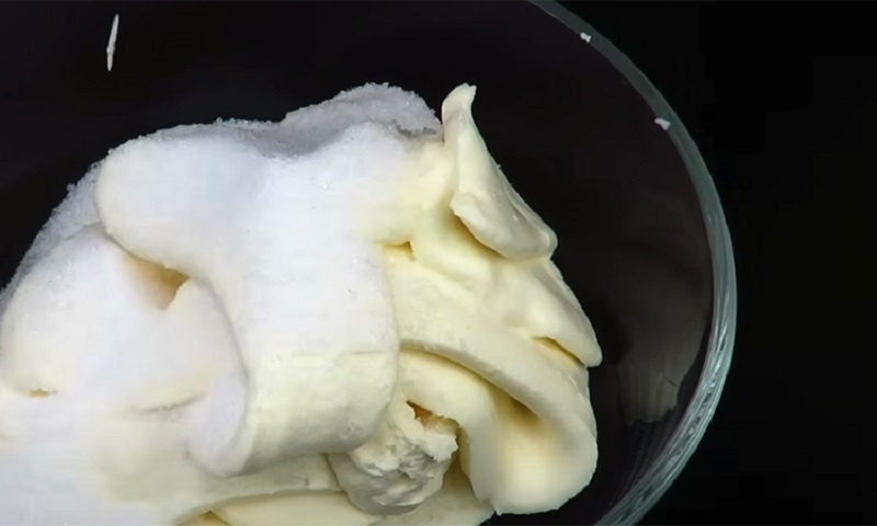 Сметанный десерт с ягодами: вкус детства за минимум времени
