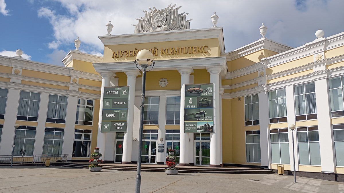 Центральный вход