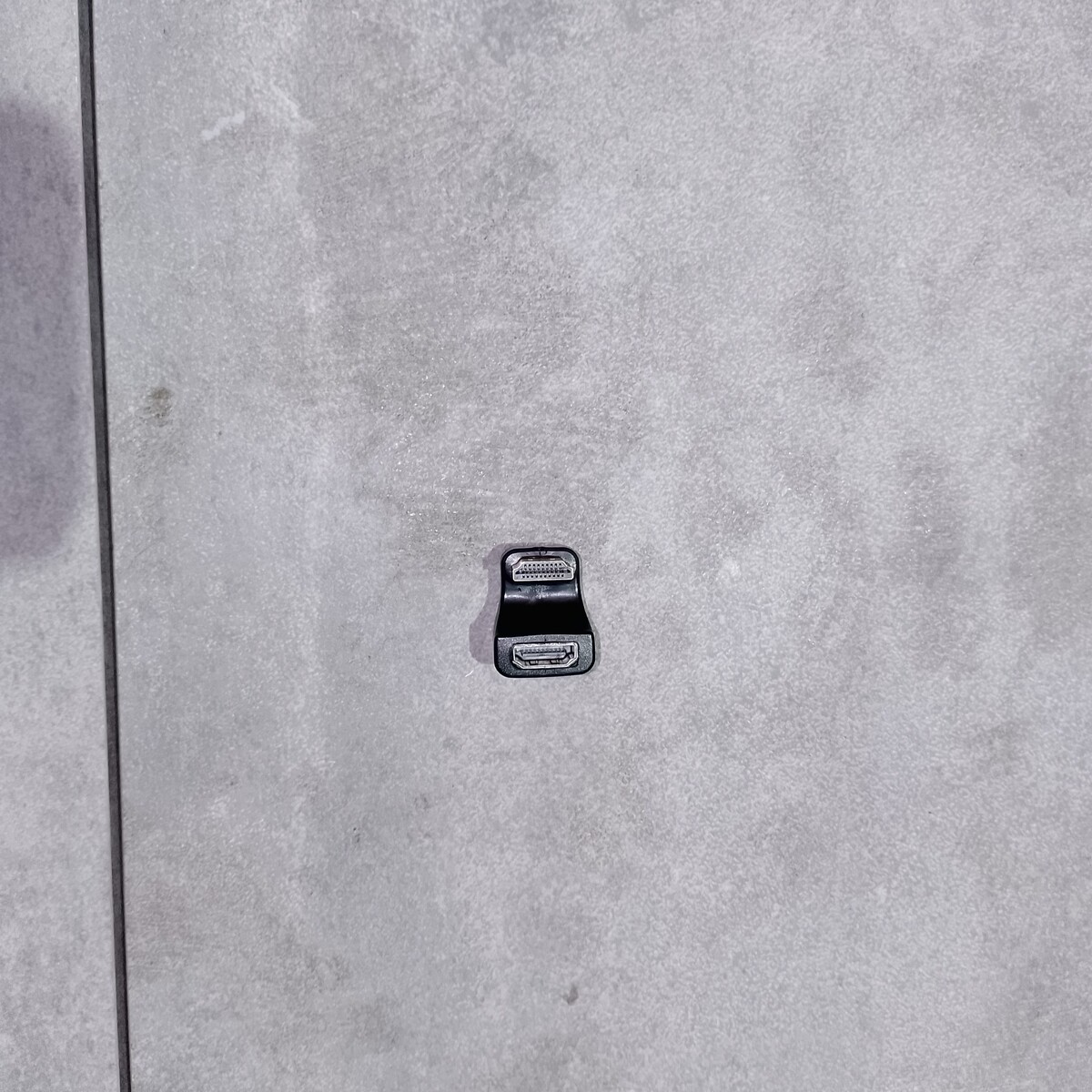    HDMI-адаптер: разъёмы (фото: SD-1117)