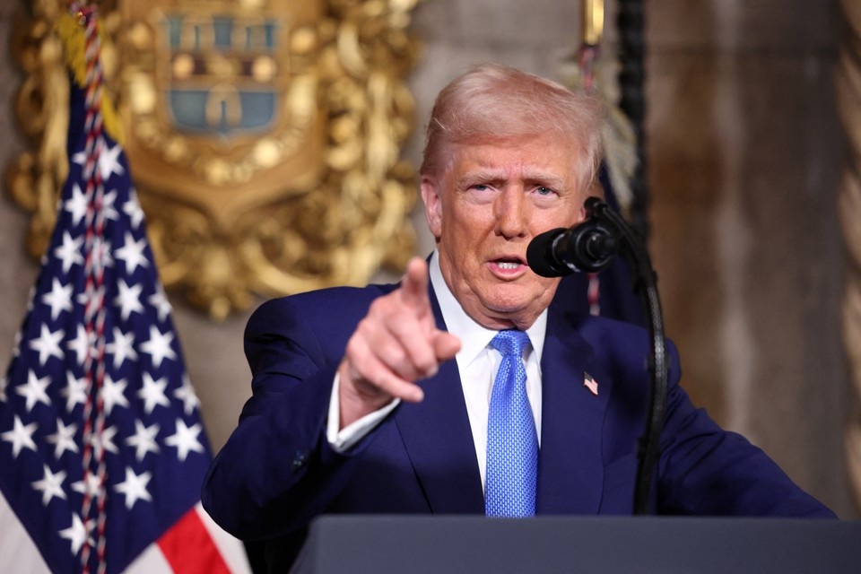    Трамп попросил Си передать привет Путину и Киму и заявил о заговоре REUTERS