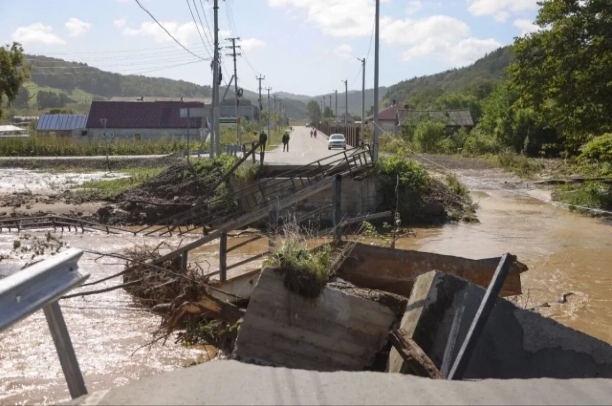    После обрушения моста через Казачку осталась отрезанной окраина села.