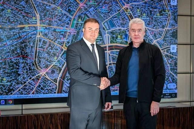    Виталий Хоценко и Сергей Собянин. Фото: предоставлено пресс-службой губернатора и правительства Омской области