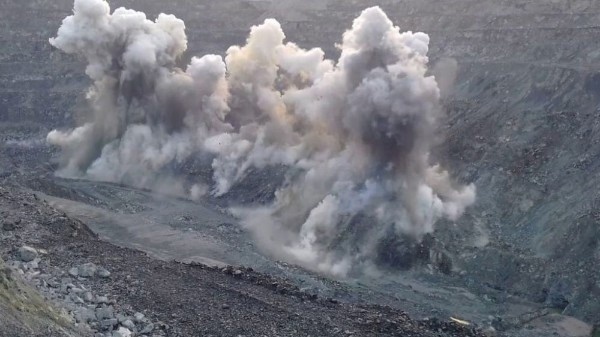    Взрывные работы. Фото: администрация Питкярантского района Карелии