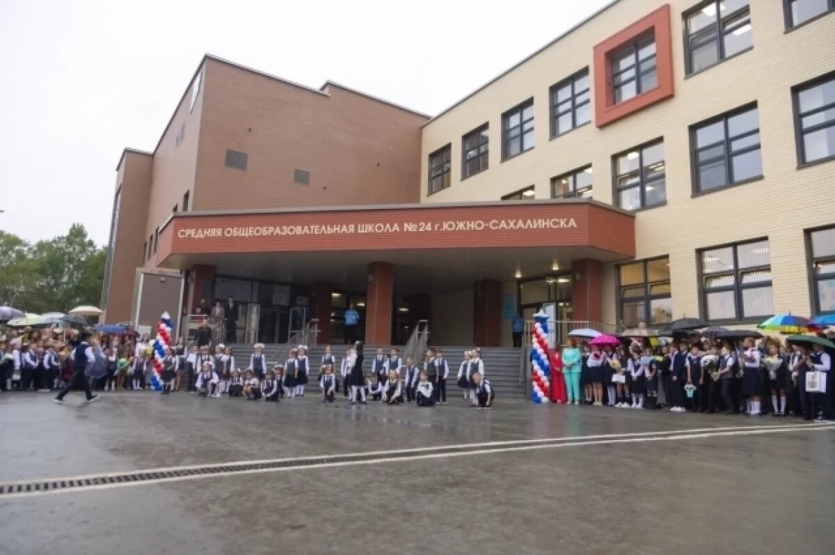    Новое учреждение образования в жилом комплексе «Авангард» рассчитано 1 260 учеников. Здание состоит из 9 корпусов. Каждый из них предназначен для определенной возрастной группы учеников.