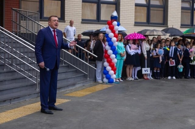    Открытие школы посетил губернатор. Фото: Пресс-служба Правительства Сахалинской области
