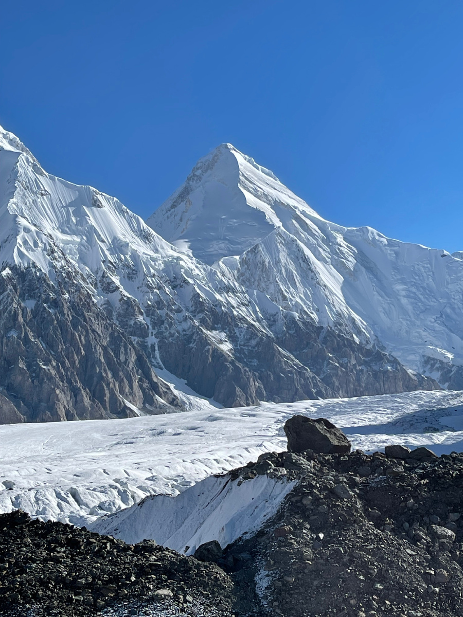 Горы... Они манят многих, но принимают к себе не всех. А бывает, что пускают, но не отпускают назад...