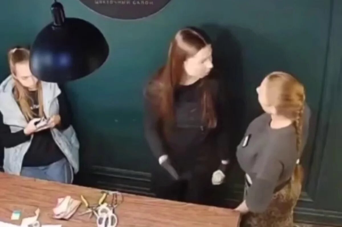    В Перми ссора двух девушек в цветочном салоне закончилась дракой