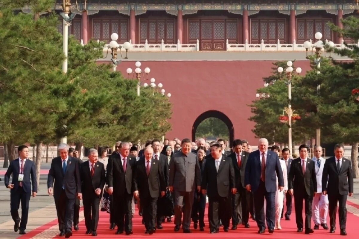    Кремль опубликовал видео с самыми яркими моментами военного парада в Пекине