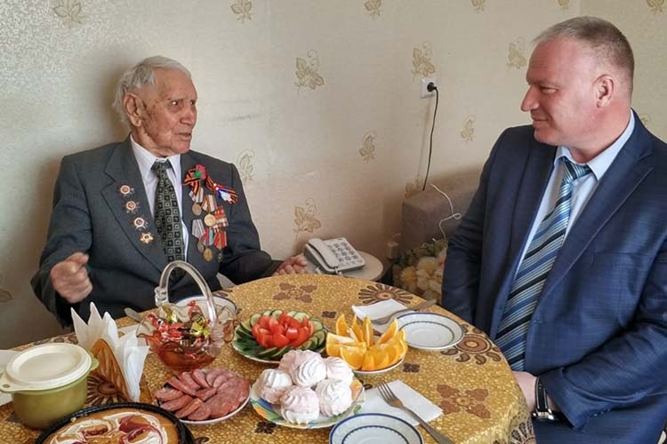    В 2017 году глава Чистопольского района Дмитрий Иванов присвоил Накипу Хайруллину звание «Почетный гражданин Чистопольского муниципального района Республики Татарстан».   
Фото:  tatarstan.ru