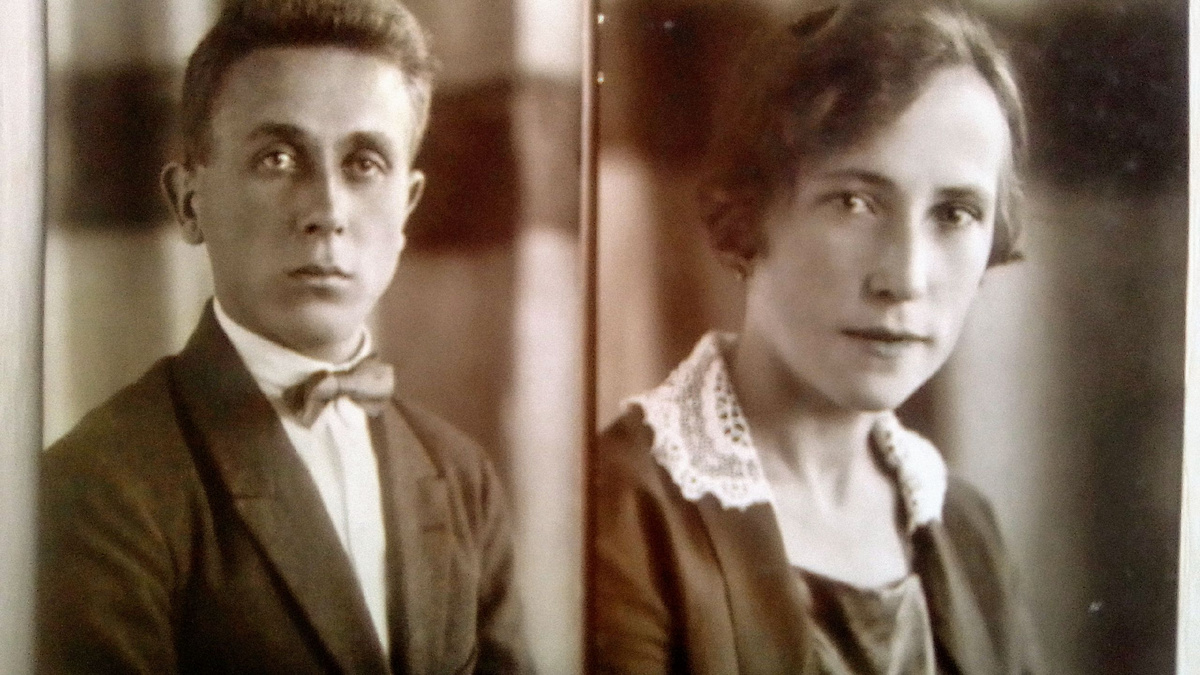 Родители моей мамы. Москва. Фото после бракосочетания. Примерно 1919-1920гг.