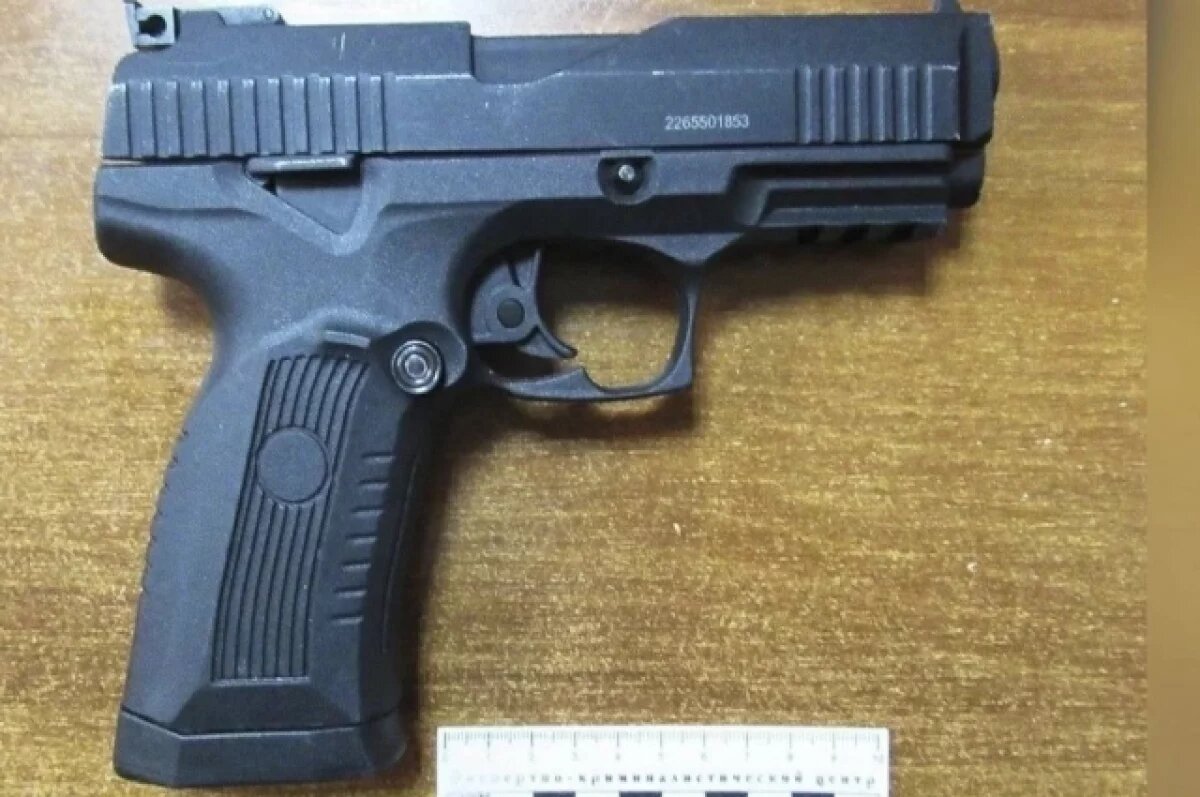    Красноярка обстреляла автомобиль, окативший ее из лужи