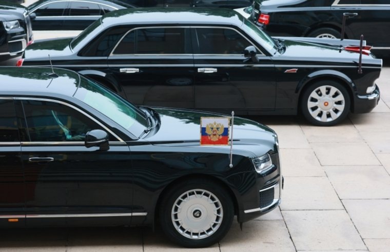 Президент России традиционно прибыл на переговоры на Aurus
Фото:Владимир Смирнов / РИА Новости