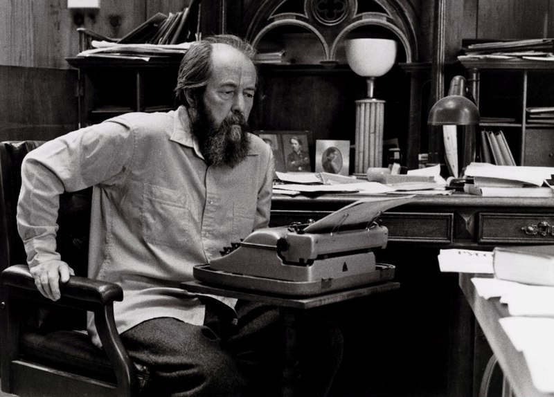 Часть вторая. Продолжение.  А. И. Солженицын за работой. Вермонт.