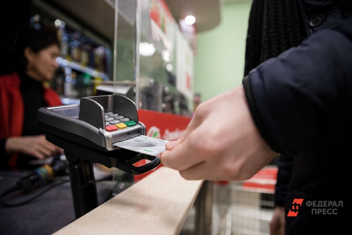 Одна из крупных торговых сетей рекомендовала клиентам подготовить наличные деньги для расчетов.  Фото: Фото: ФедералПресс / Евгений Поторочин