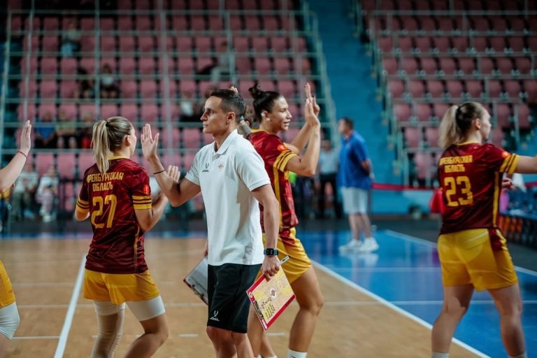    Оренбургская «Надежда» победила во второй игре Кубка Черномырдина Антон Пичурин