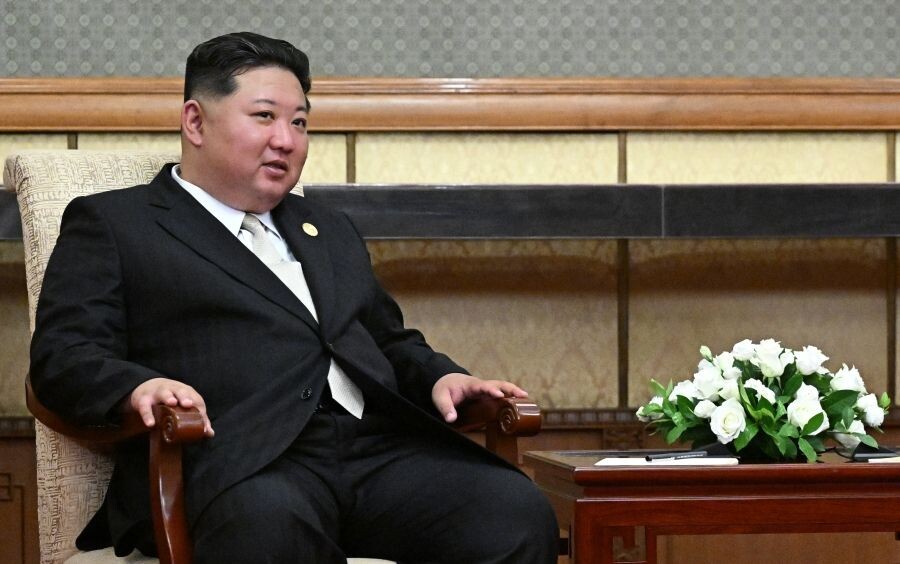    Председатель государственных дел КНДР Ким Чен Ын во время встречи президентом России Владимиром Путиным в Пекине / Источник: © Сергей Бобылев/РИА Новости