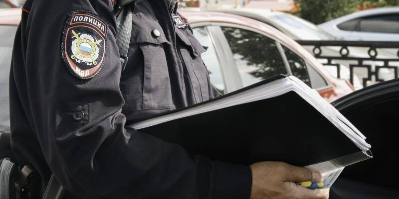 В Сургуте полиция устроила облаву на мигрантов-нелегалов возле одного из крупных ТЦ