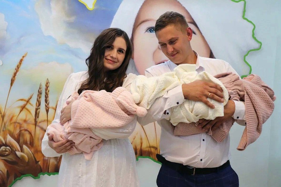    Счастливое семейство. Фото: ТГ-канал В.Томенко
