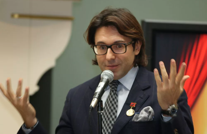 Знаковый телеведущий Малахов.