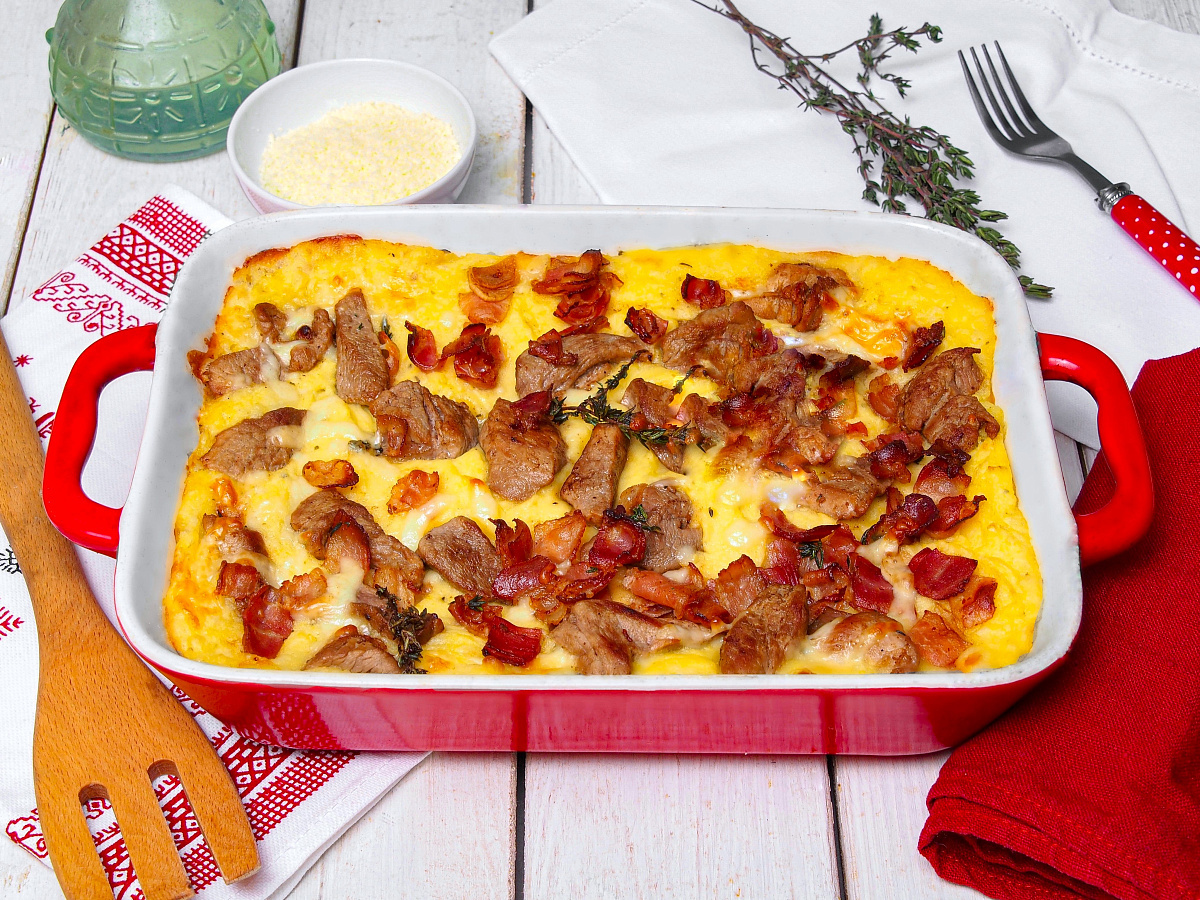 Запеканка из картофельного пюре со свининой и беконом