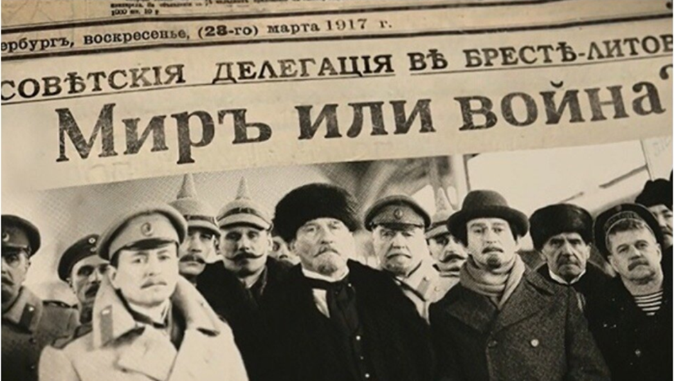 Лев Троцкий на переговорах в Брест-Литовске.