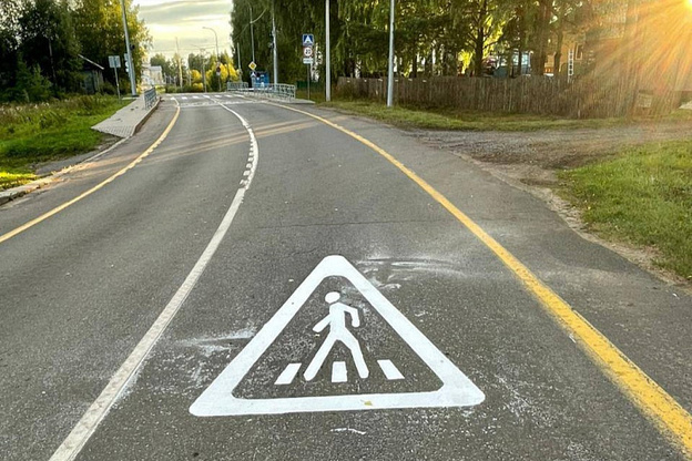    К 1 сентября в Кировской области обновили «зебры» и знаки у школ и детсадов