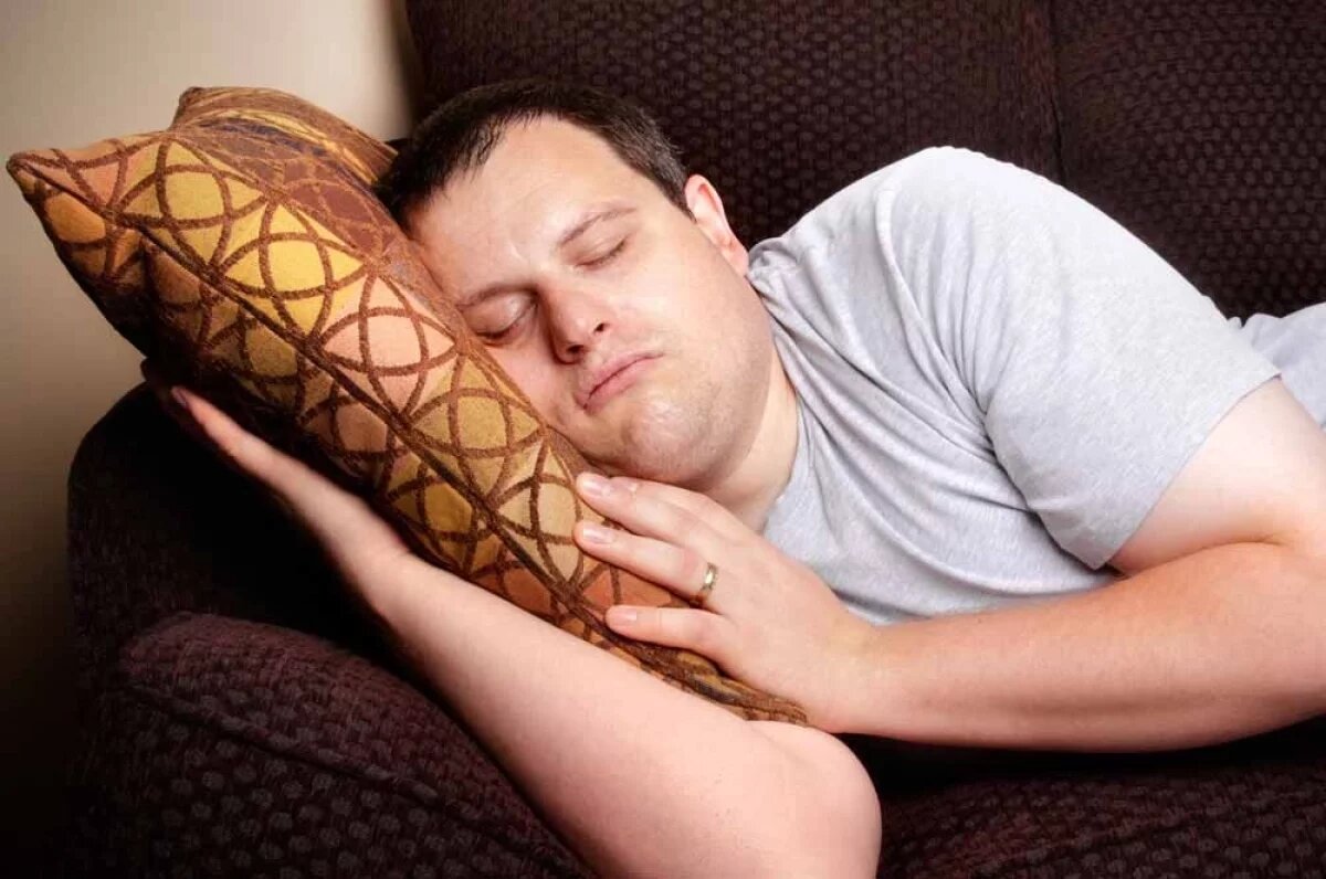    Люди с ожирением и апноэ имеют больше жира в задней части языка, чем те люди, у которых таких проблем нет.