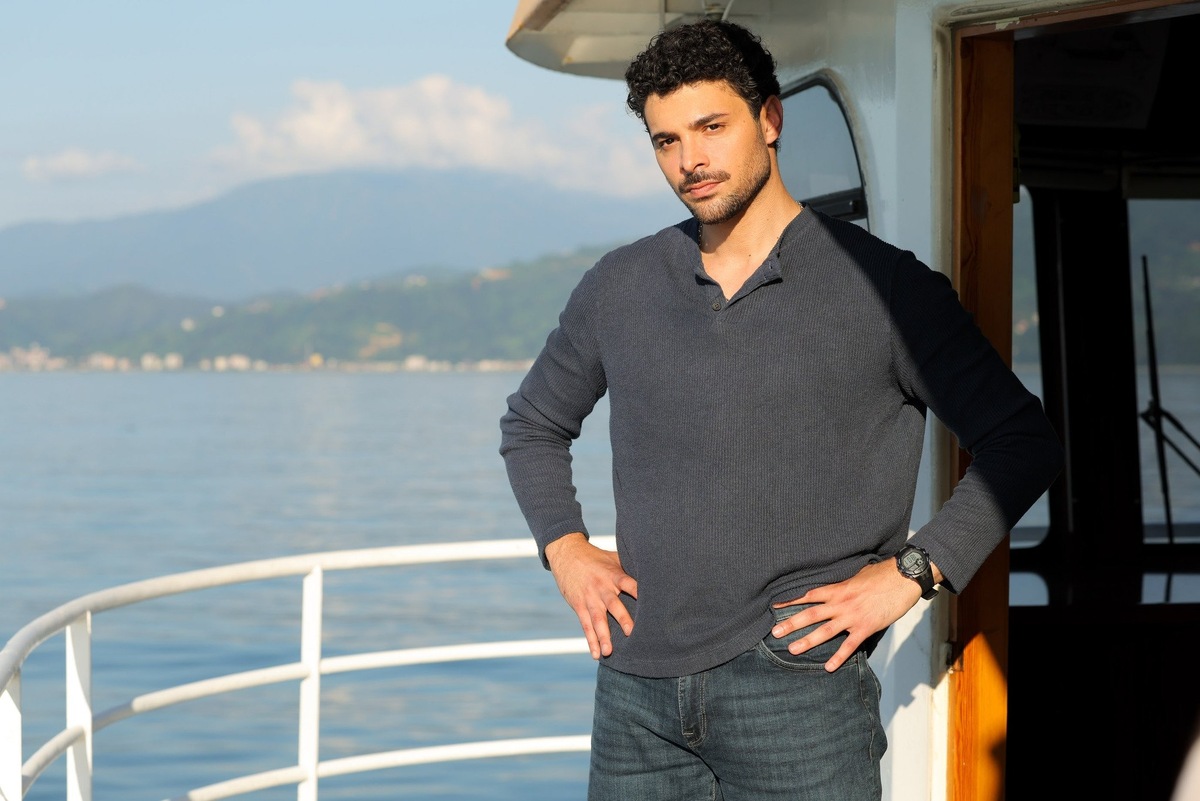 Халит Озгюр Сары