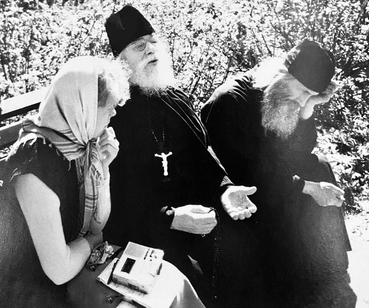 Все это произносилось как-то очень просто, с веселостью. Знаю, что такое благословение получали многие.