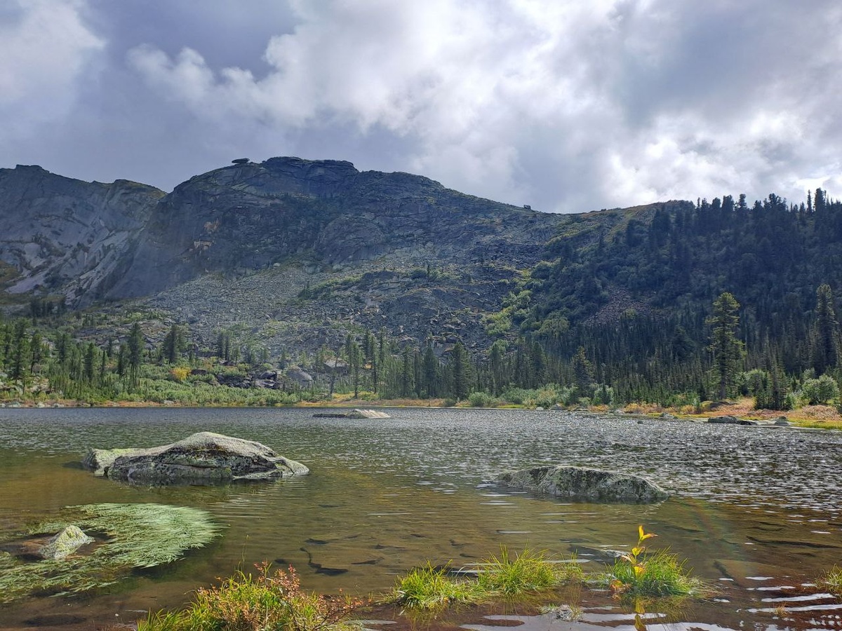    Фото: sibnovosti.ru. Озеро Радужное