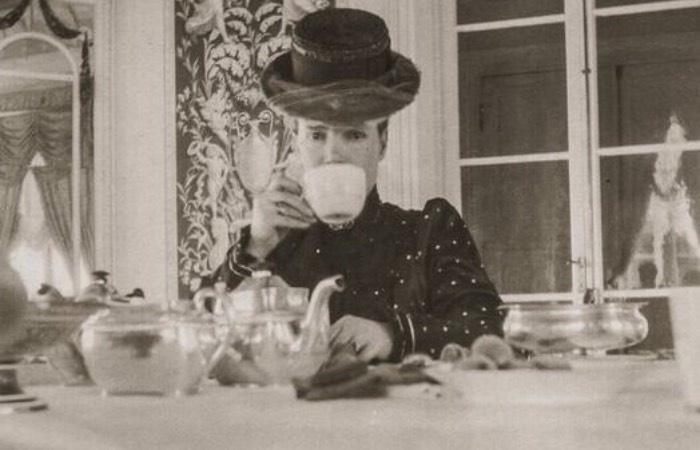 Императрица регулярно заказывала папиросы.