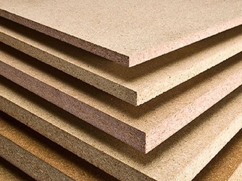 





ОСП — это плита или фанера, состоящая из нескольких слоев крупной древесной стружки, которая прессуется под воздействием высокой температуры и связующих материалов. Каждый слой стружки ориентирован перпендикулярно предыдущему, что придает фанере высокую прочность.










ДСП — это плита или фанера, созданная из мелкой древесной стружки, которая смешивается с клеевыми составами и прессуется под высоким давлением. Это один из самых экономичных материалов для мебельного производства и строительства.