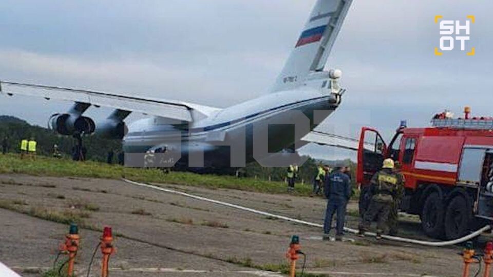    Аварийная посадка Ил-76 в красноярском аэропорту. Источник: Telegram-канал SHOT