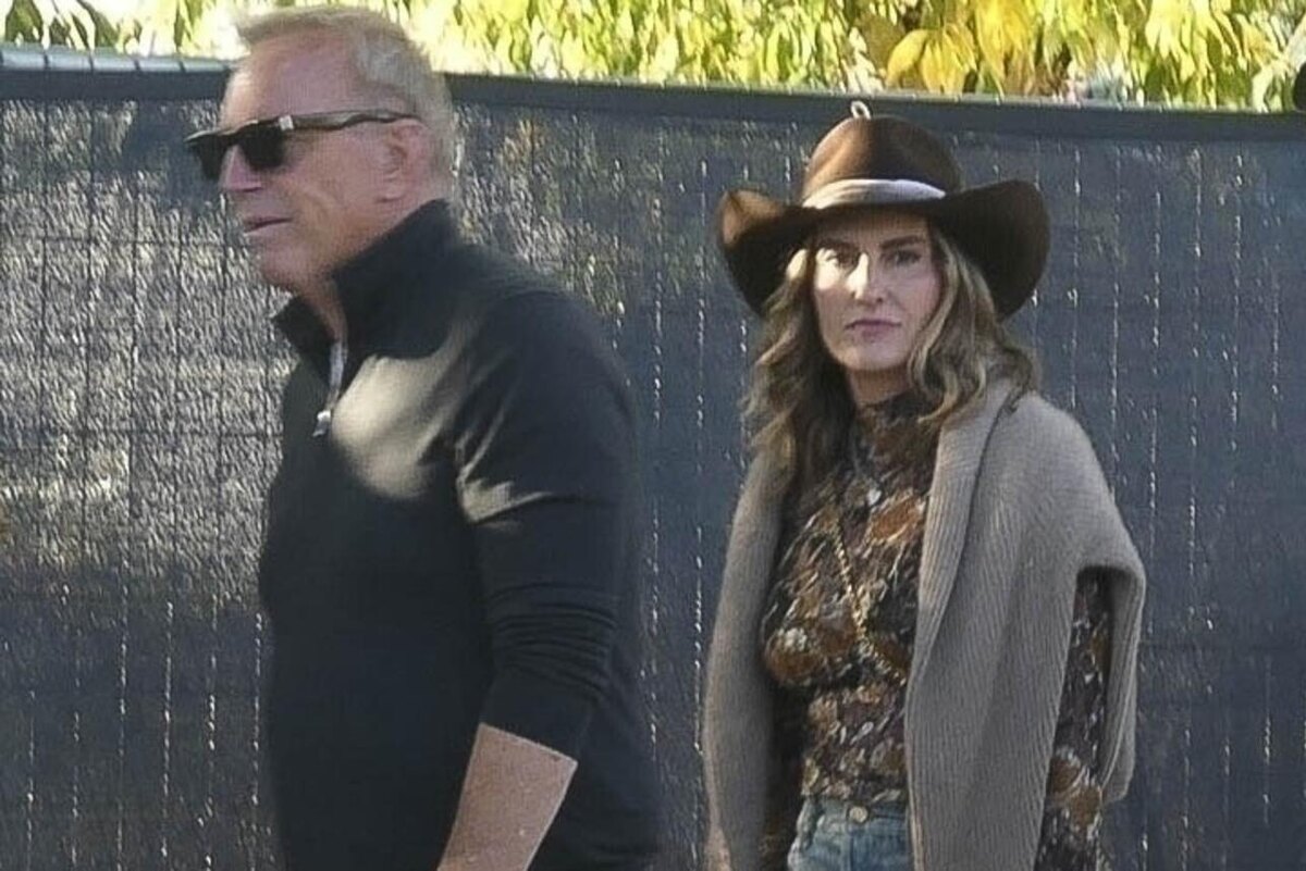    Кевина Костнера заняли в Аспене с его новой подругой