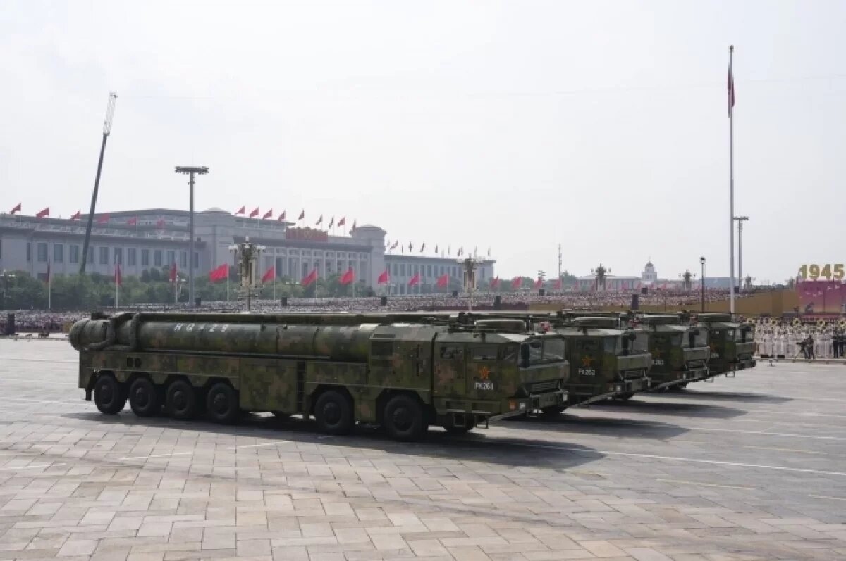    DM: показ ядерных ракет на параде в Китае стал предупредительным выстрелом