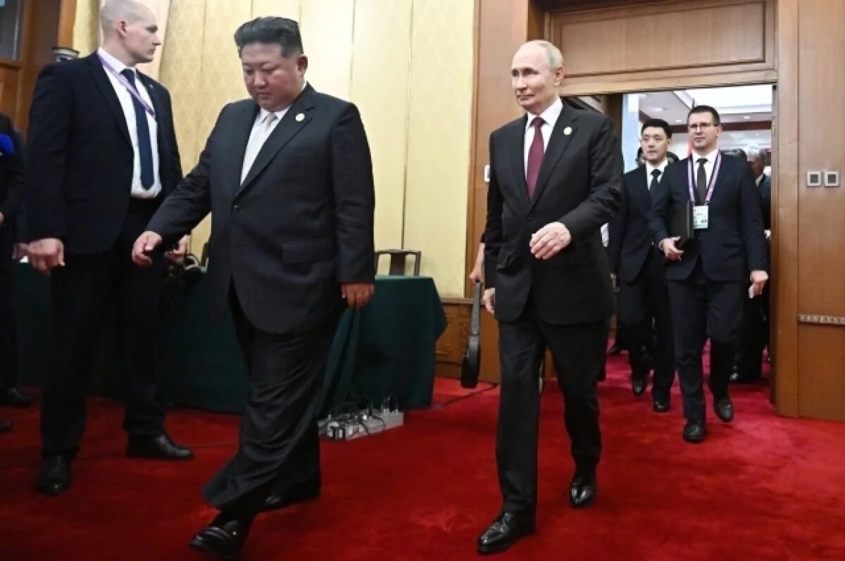    Путин после переговоров проводил Ким Чен Ына до машины