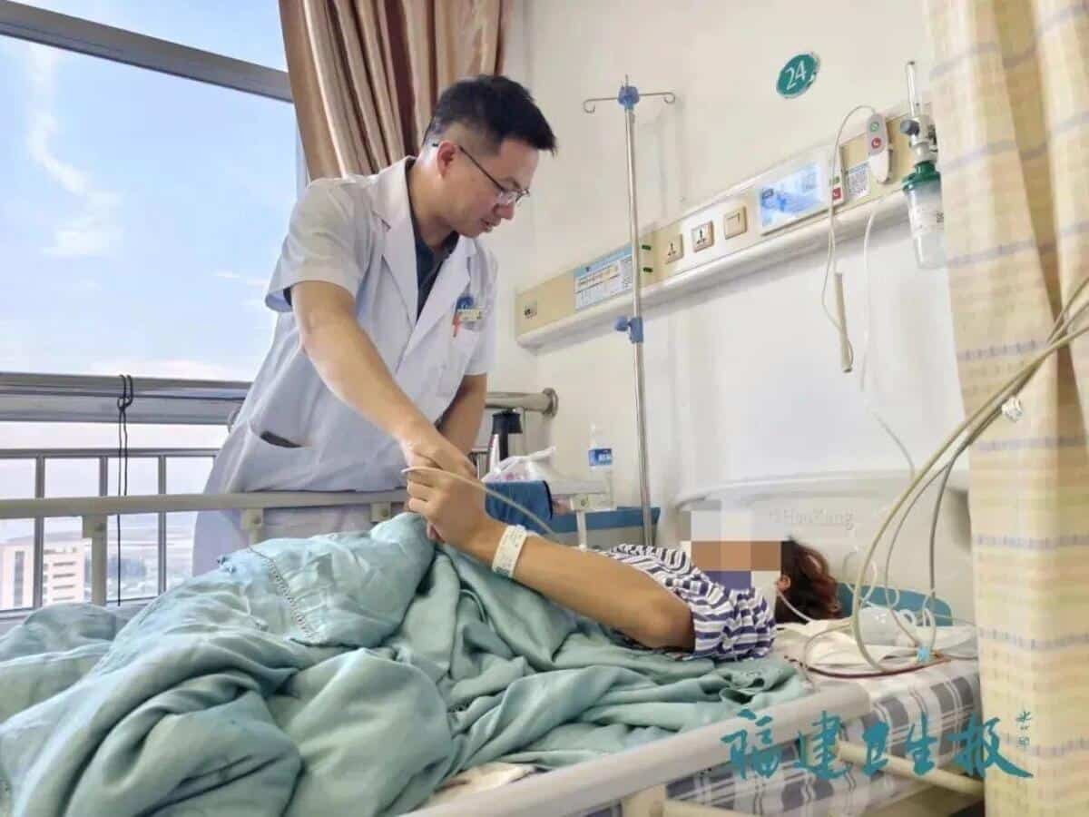    Китайский студент, которого парализовало из-за постоянного наклона головы / ©  weixin