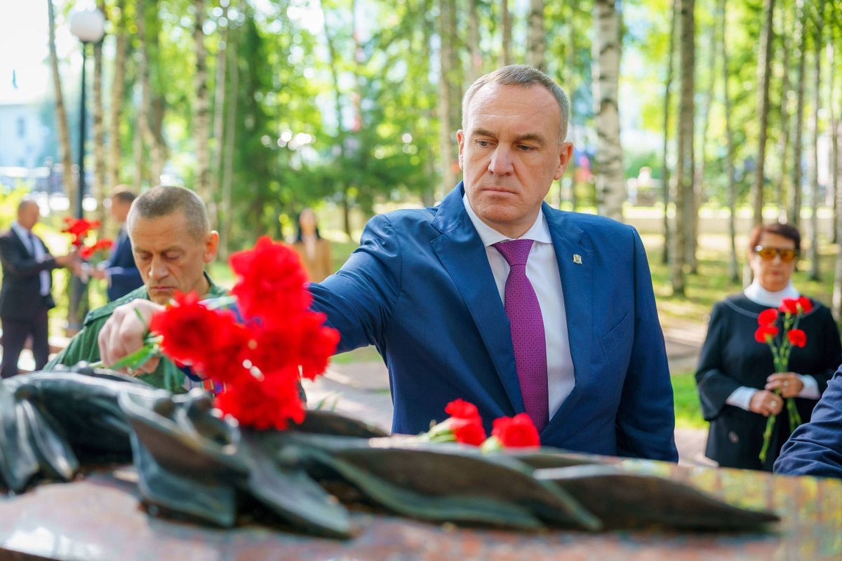    Губернатор ХМАО почтил память бойцов в день победы над Японией и окончания Второй мировой войны